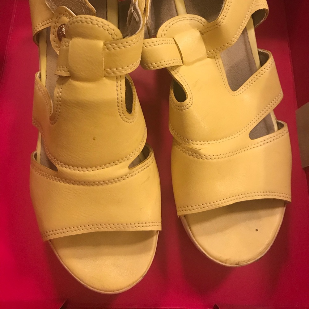 Sandals - Picture 2 of 2